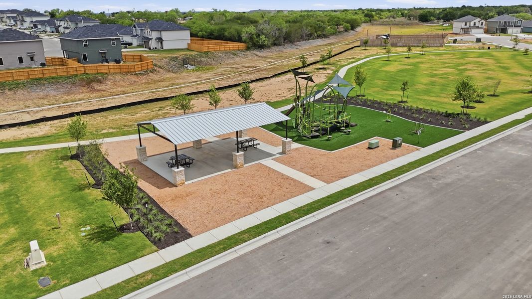 Community amenities in Ladera, Luling (Image 31).