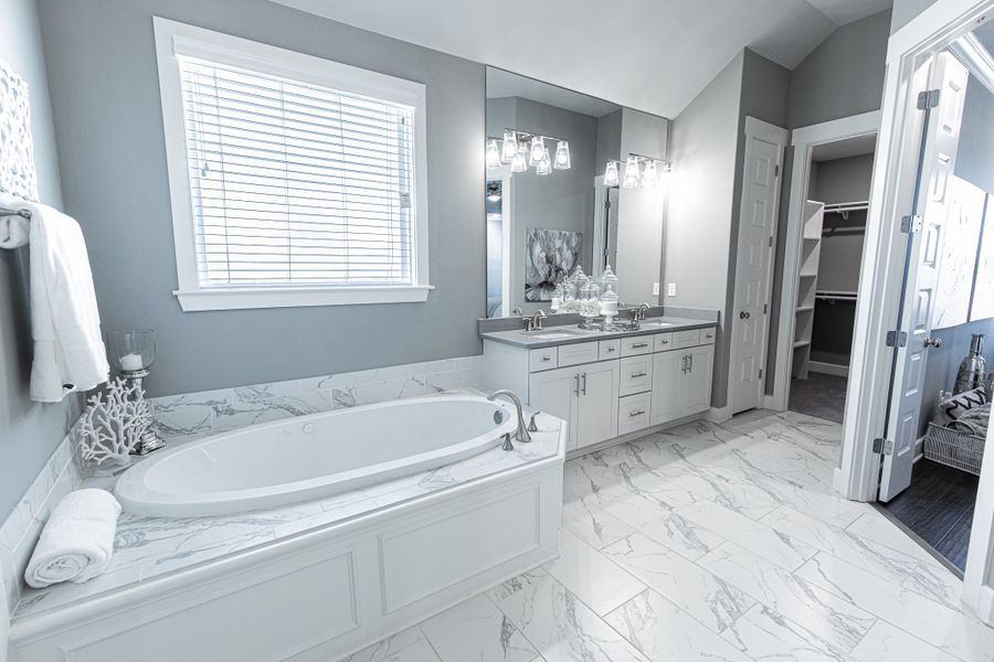 Representative furnished interior of a home built from the Worthington by Grant & Co in White Oak, Arlington (Image 50).