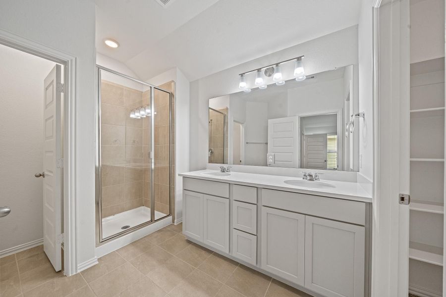 Furnished interior view inside a new home in , Missouri City (Image 11).