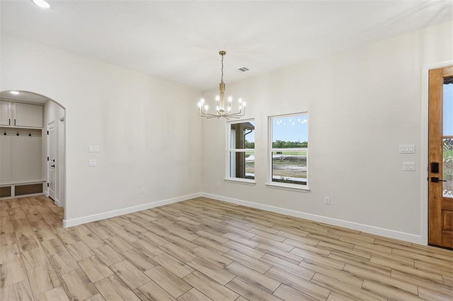 Spacious, unfurnished interior of a new home in , Weatherford (Image 28).