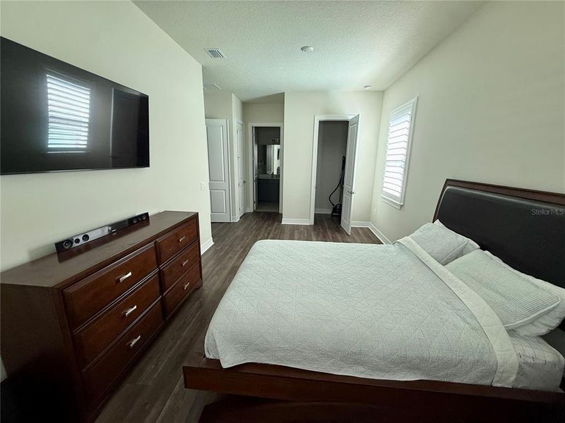 Furnished interior view inside a new home in , Orlando (Image 40).