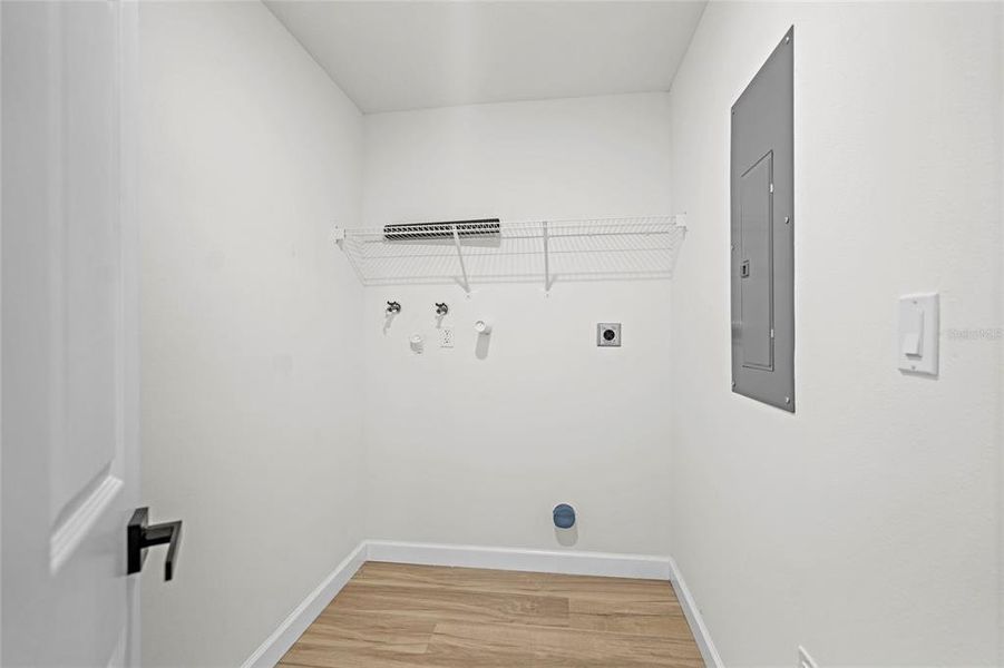 Spacious, unfurnished interior of a new home in , Okeechobee (Image 25).