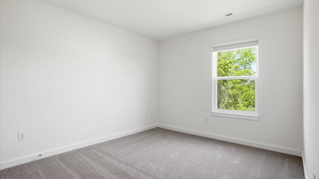 Spacious, unfurnished interior of a new home in Oak Hill, Vonore (Image 33).