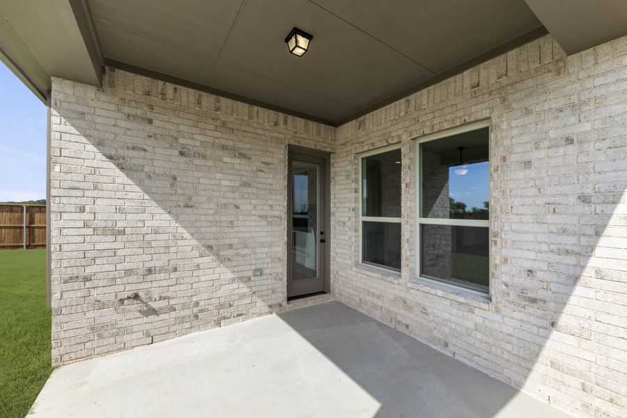 Exterior details and patio area of a home in River Ranch, Van Alstyne (Image 3).