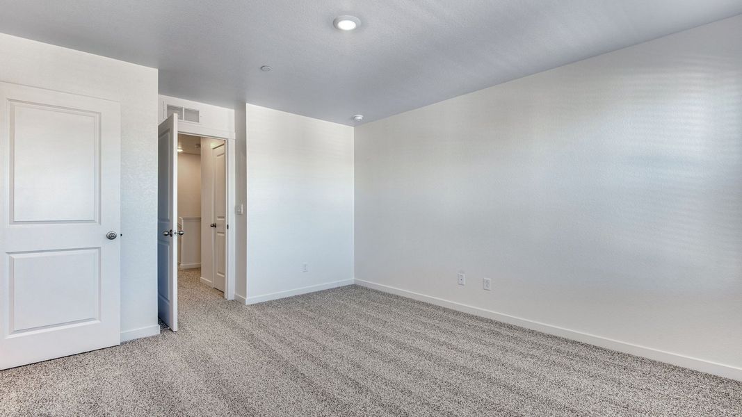 Spacious, unfurnished interior of a new home in Settlers Crossing, Commerce City (Image 16). Spacious, unfurnished interior of a new home in Settlers Crossing, Commerce City (Image 16).