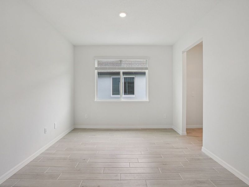 Spacious, unfurnished interior of a new home in The Grove at Stuart Crossing - Signature Series, Bartow (Image 9).