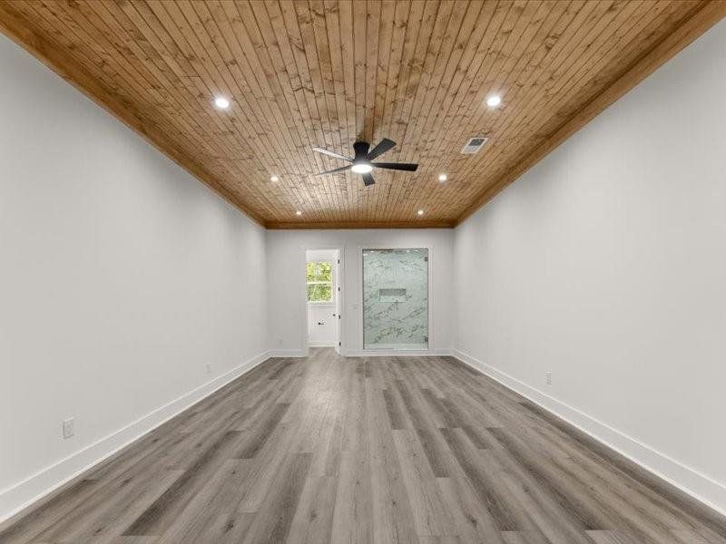 Spacious, unfurnished interior of a new home in , Dahlonega (Image 98).