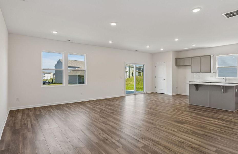 Spacious, unfurnished interior of a new home in Highlands of Carter's Station, Columbia (Image 31).