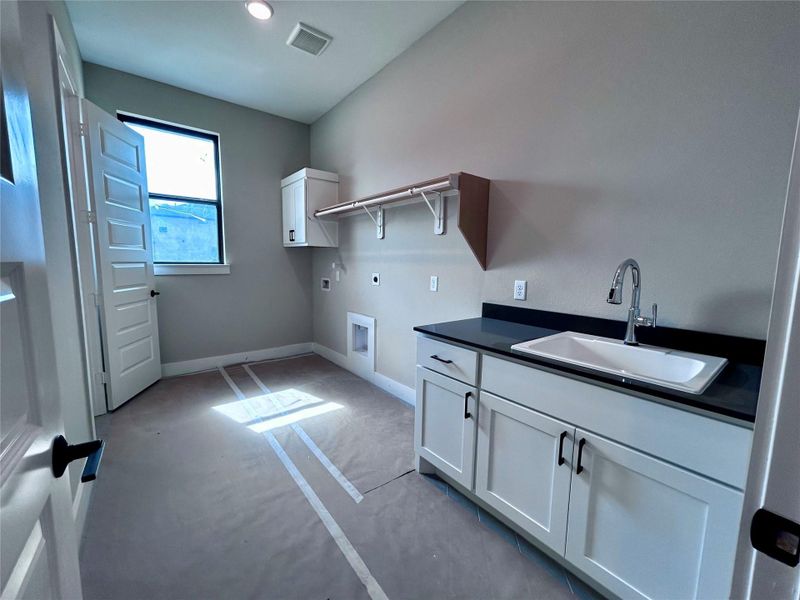 Image 11 of a home in The Estates at James Lane.