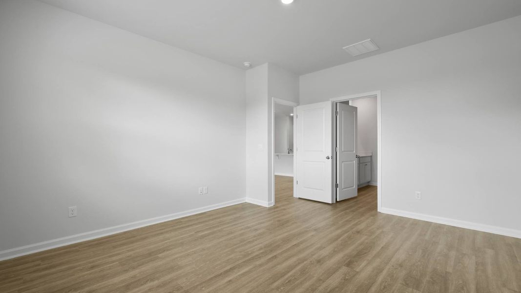 Spacious, unfurnished interior of a new home in Pineview North, Summerville (Image 16).