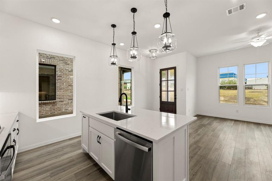 09. 709 Kerrville - Kitchen (4)