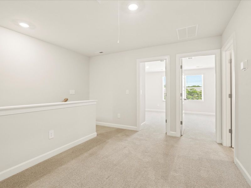 Spacious, unfurnished interior of a new home in Avalon Townes, Lyman (Image 13).