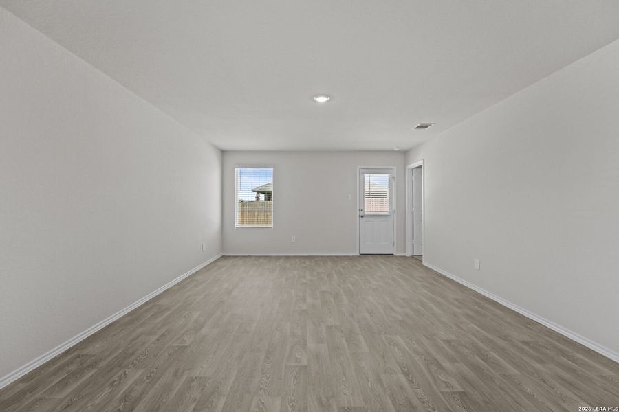 Spacious, unfurnished interior of a new home in Swenson Heights, Seguin (Image 17).
