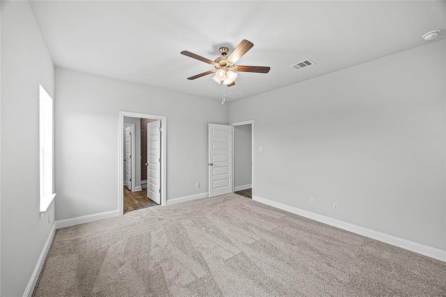 Spacious, unfurnished interior of a new home in Stonebrooke, Conroe (Image 11).