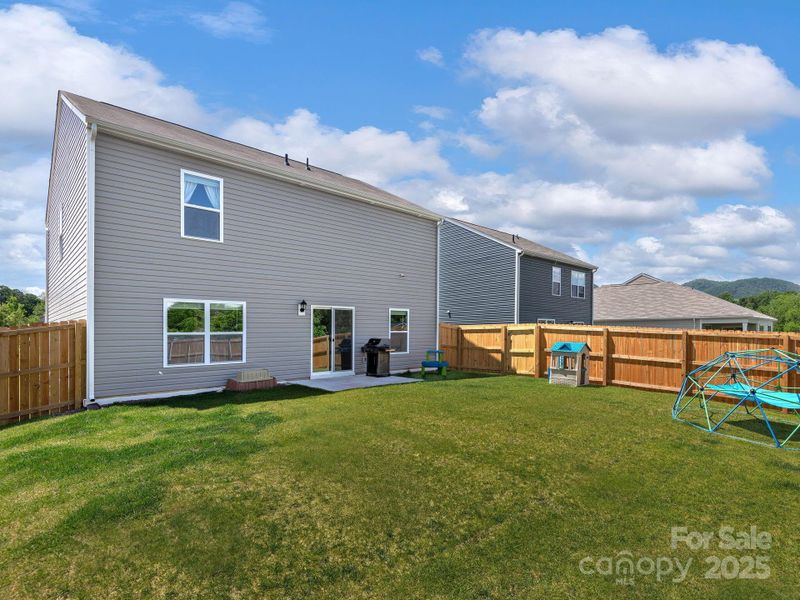 Exterior details and patio area of a home in Patton Cove, Clyde (Image 2).