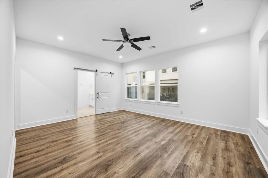 Spacious, unfurnished interior of a new home in , Houston (Image 15).