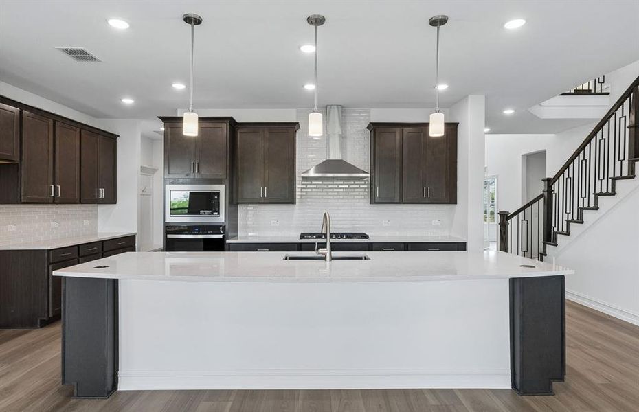 Kitchen with eat-in bartop island