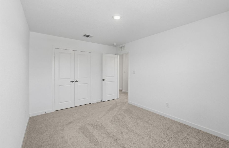 Spacious, unfurnished interior of a new home in Santa Rita Ranch, Liberty Hill (Image 40).