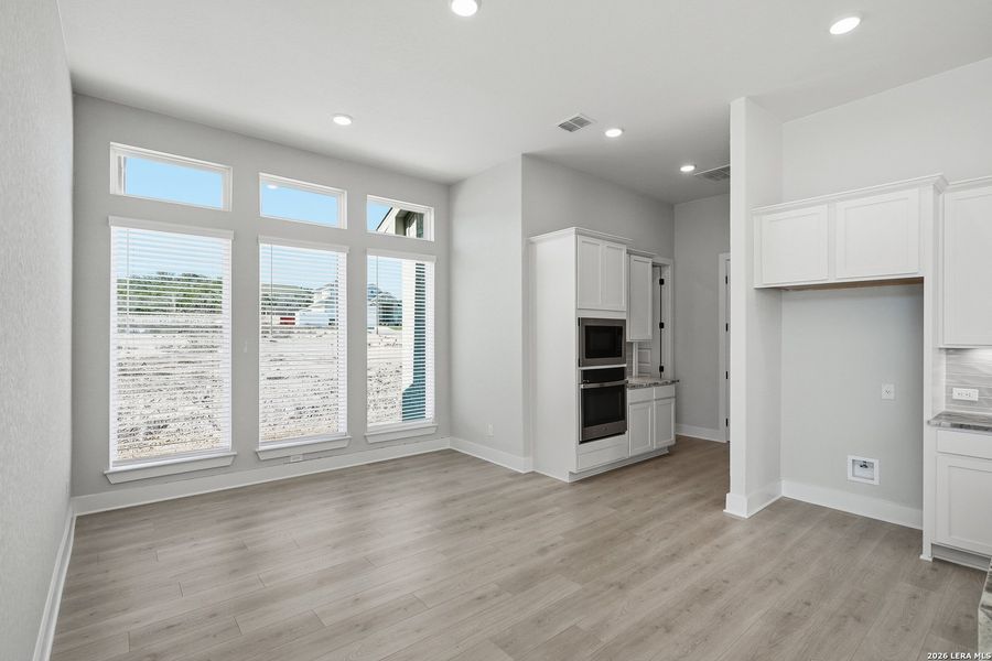 Spacious, unfurnished interior of a new home in Potranco Oaks, Castroville (Image 35).