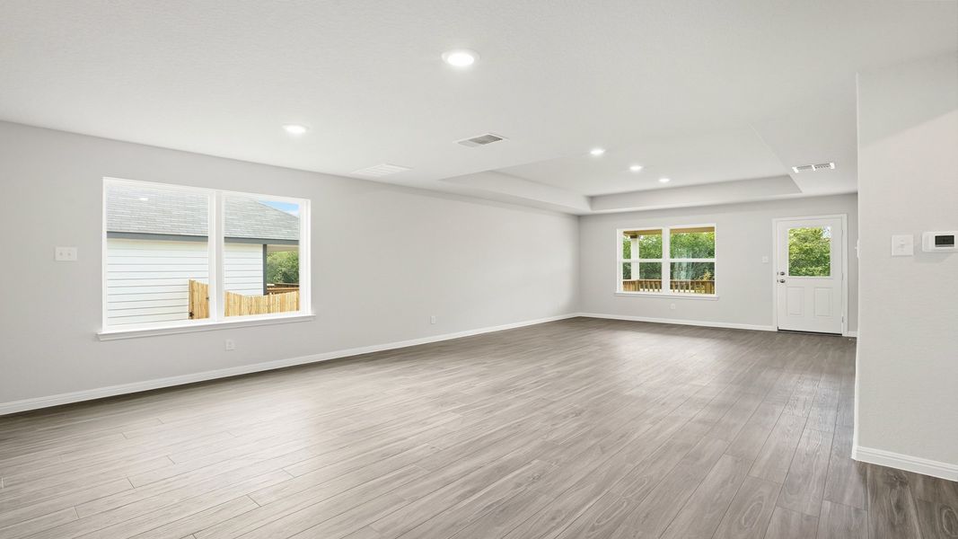 Spacious, unfurnished interior of a new home in Hunters Ranch, San Antonio (Image 16).