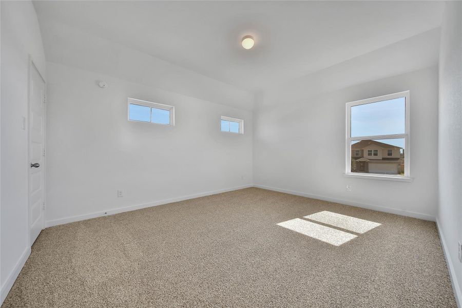 Spacious, unfurnished interior of a new home in , Rosharon (Image 29).