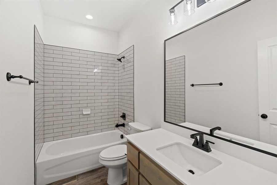 Furnished interior view inside a new home in , Waxahachie (Image 7).