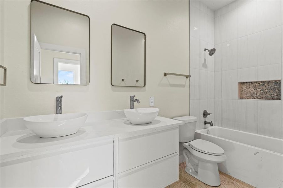 Furnished interior view inside a new home in , Dallas (Image 11).