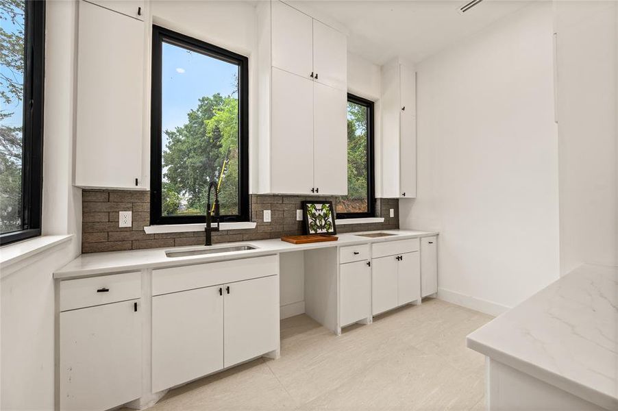 Furnished interior view inside a new home in , Southlake (Image 16).