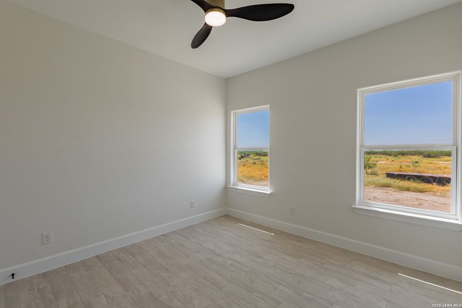 Spacious, unfurnished interior of a new home in , Eagle Pass (Image 27).