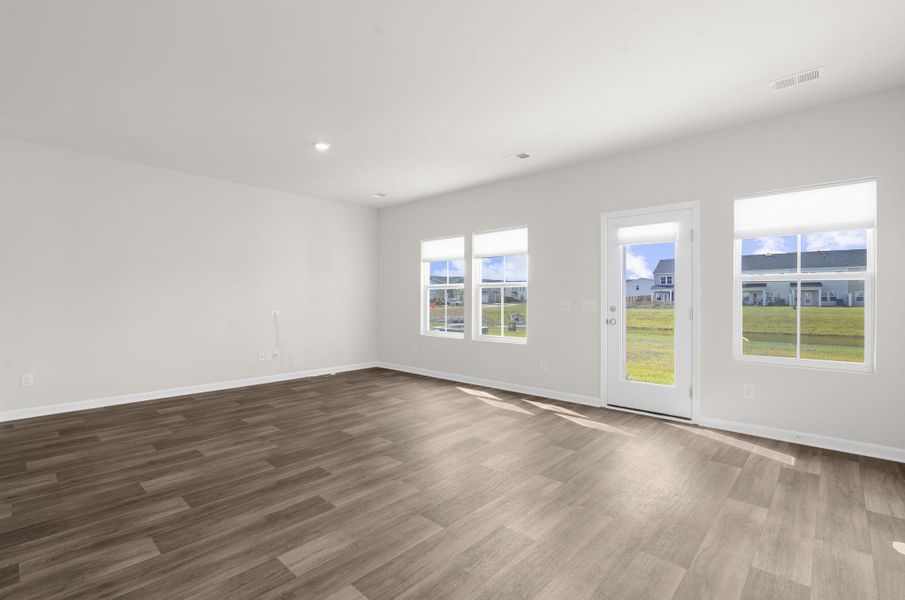 Spacious, unfurnished interior of a new home in , Summerville (Image 11).