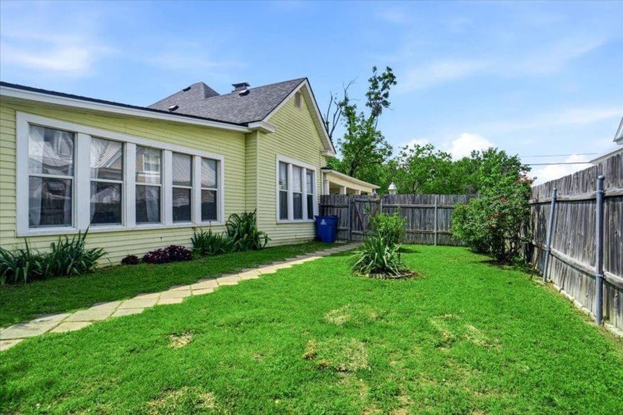Exterior details and patio area of a home in , Itasca (Image 26).