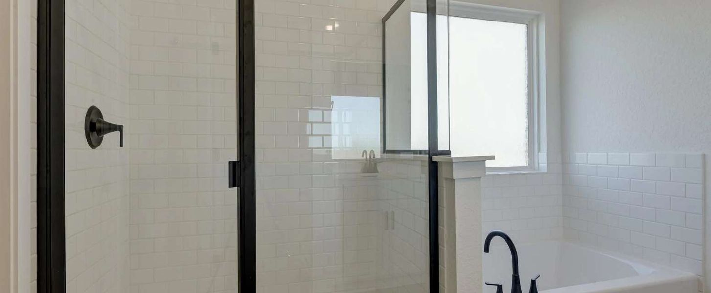 Representative interior finishes for a home built from the Hayes by Ashton Woods in Hennersby Hollow, San Antonio (Image 11).