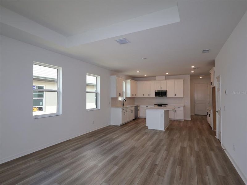 Spacious, unfurnished interior of a new home in Sweetwater at Lakewood Ranch, Lakewood Ranch (Image 12).