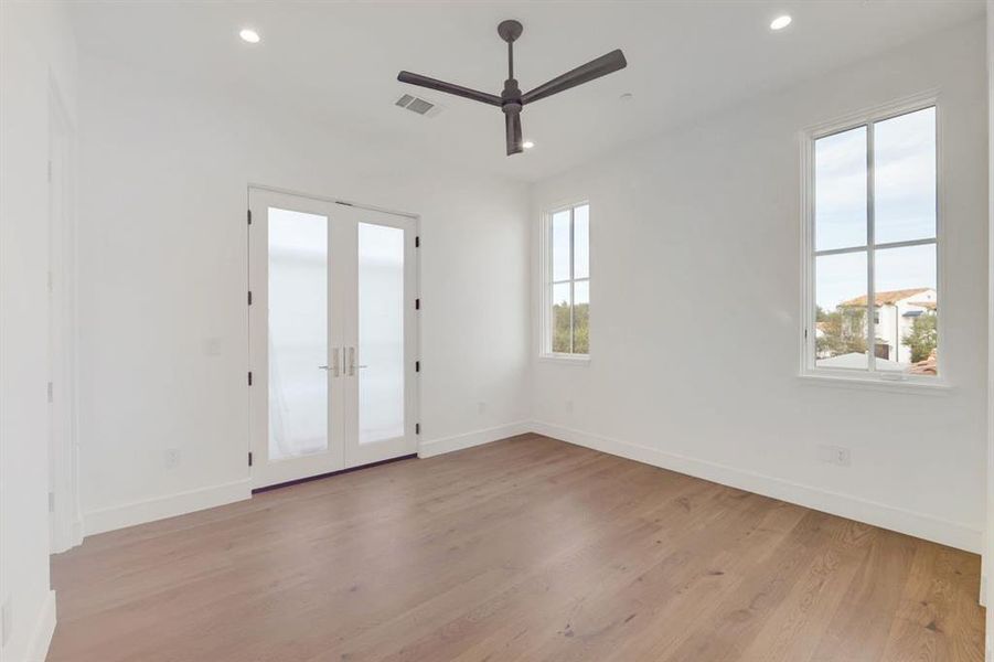 Spacious, unfurnished interior of a new home in Amarra Villas, Austin (Image 16).