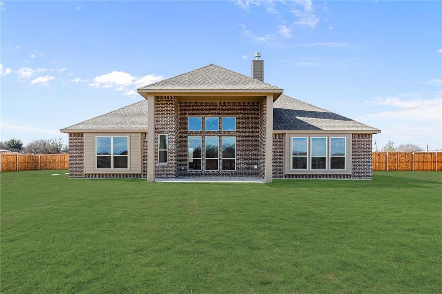 Exterior details and patio area of a home in Crystal Lake Estates, Red Oak (Image 22).