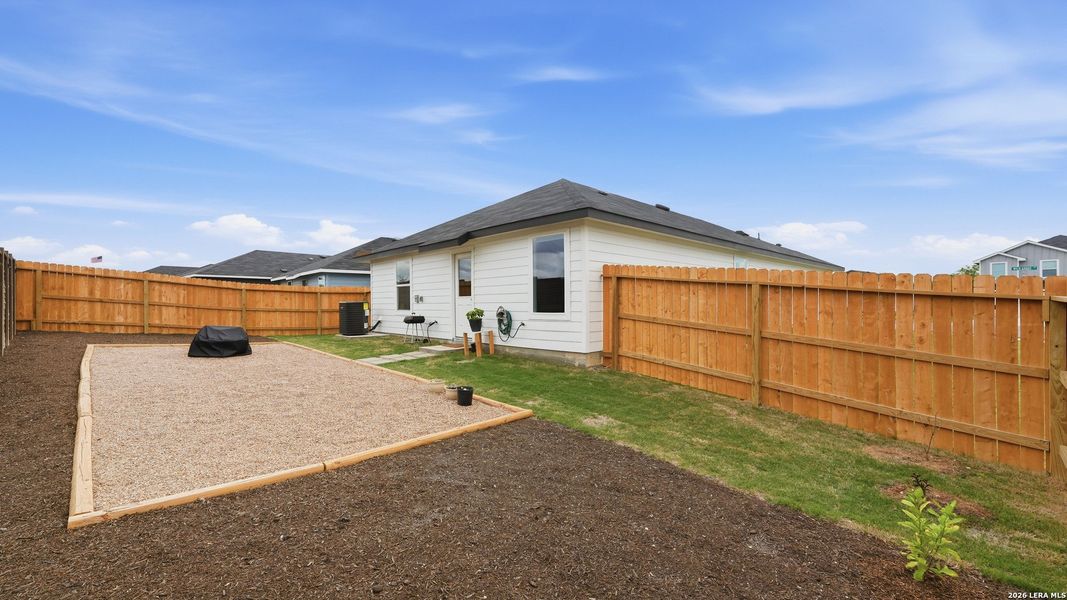 Exterior details and patio area of a home in Ladera, Luling (Image 4).