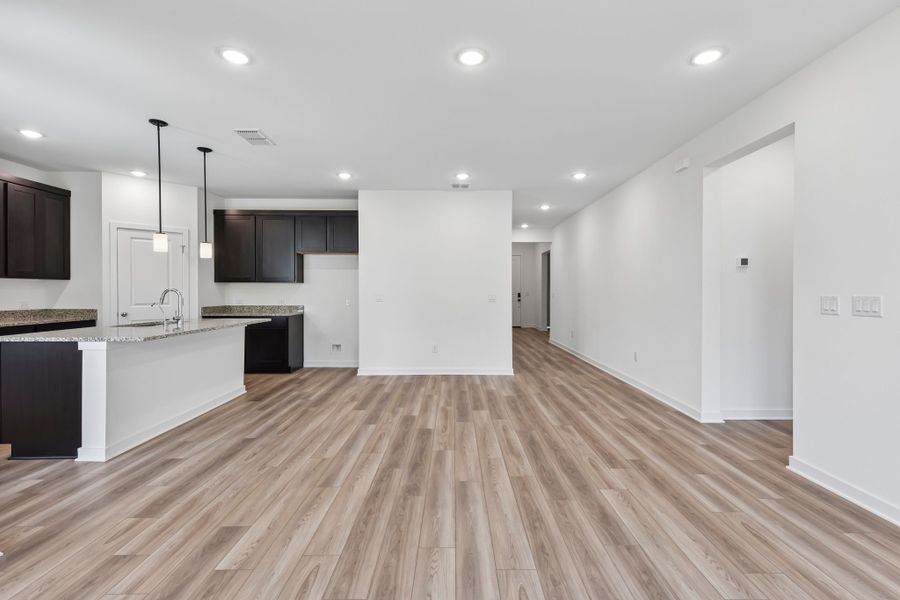 Spacious, unfurnished interior of a new home in Parkton Square, Kyle (Image 19).