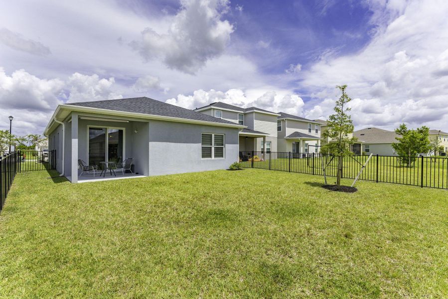 Exterior details and patio area of a home in , Port St. Lucie (Image 25).
