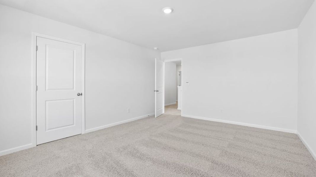Spacious, unfurnished interior of a new home in Sage Grove, Lyman (Image 26).