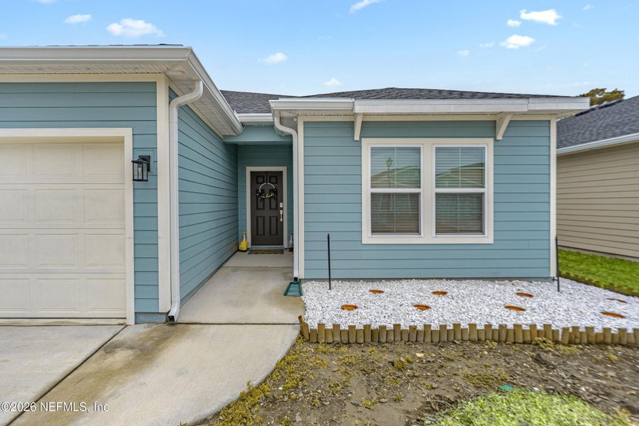 Exterior details and patio area of a home in Saddle Oaks, Jacksonville (Image 26).