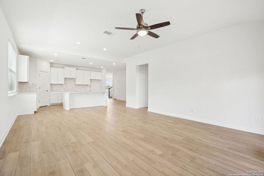 Spacious, unfurnished interior of a new home in Carmel Ranch, Schertz (Image 52).