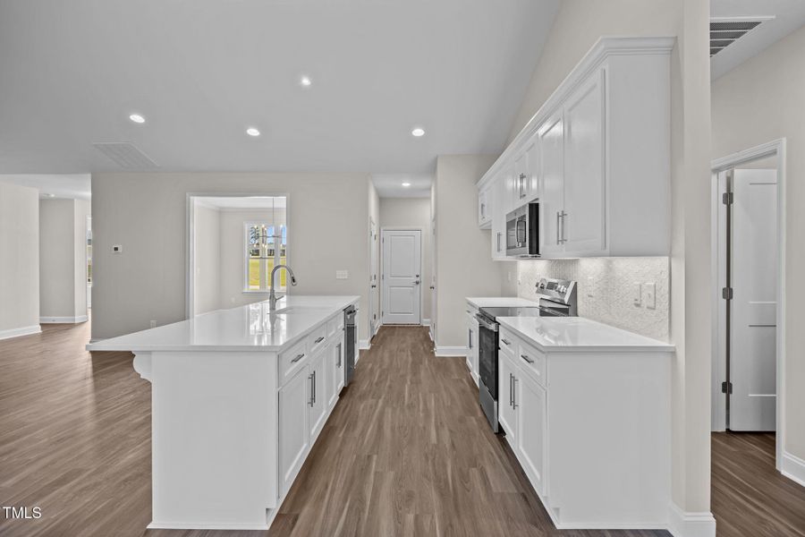 11-web-or-mls-BLS_0024 11-web-or-mls-BLS_0024