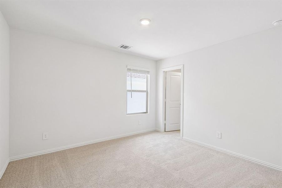 Spacious, unfurnished interior of a new home in Oak Ridge Park, Corinth (Image 25).