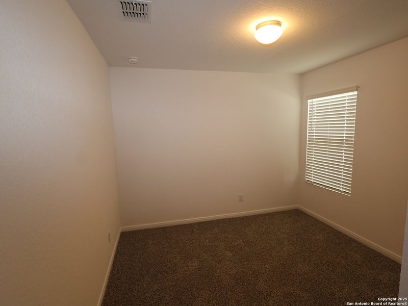 Spacious, unfurnished interior of a new home in Blue Ridge Ranch, San Antonio (Image 20).