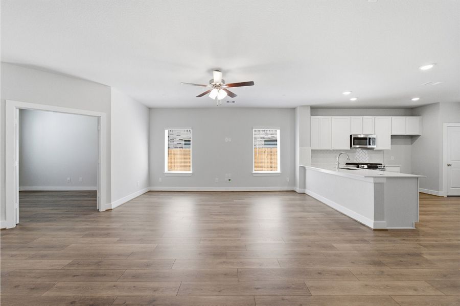 Spacious, unfurnished interior of a new home in Bay Creek, Baytown (Image 22).