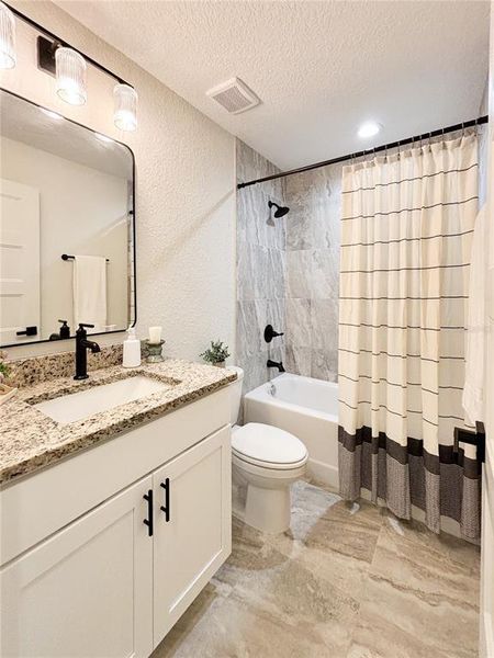 Furnished interior view inside a new home in , Dunnellon (Image 34).