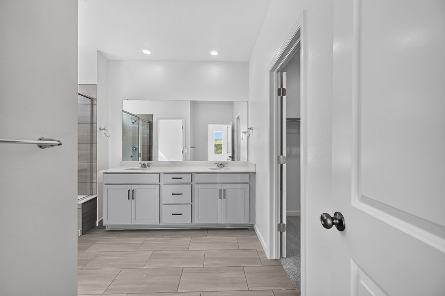 Furnished interior view inside a new home in Trailstone, Arvada (Image 10). Furnished interior view inside a new home in Trailstone, Arvada (Image 10).