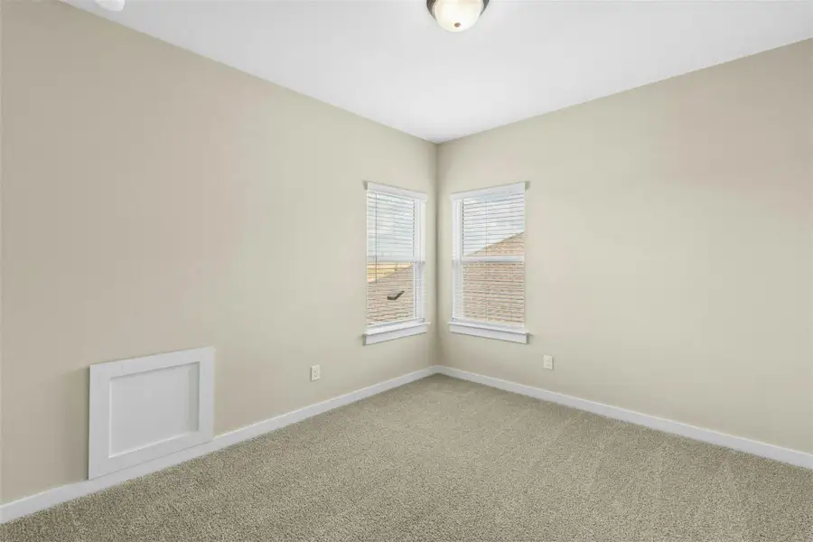 Spacious, unfurnished interior of a new home in East View Farms, Georgetown (Image 20).