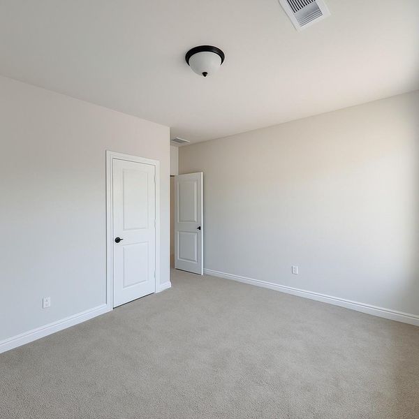 extra large bedroom, bright and spacious! And yet another walk-in closet! extra large bedroom, bright and spacious! And yet another walk-in closet!