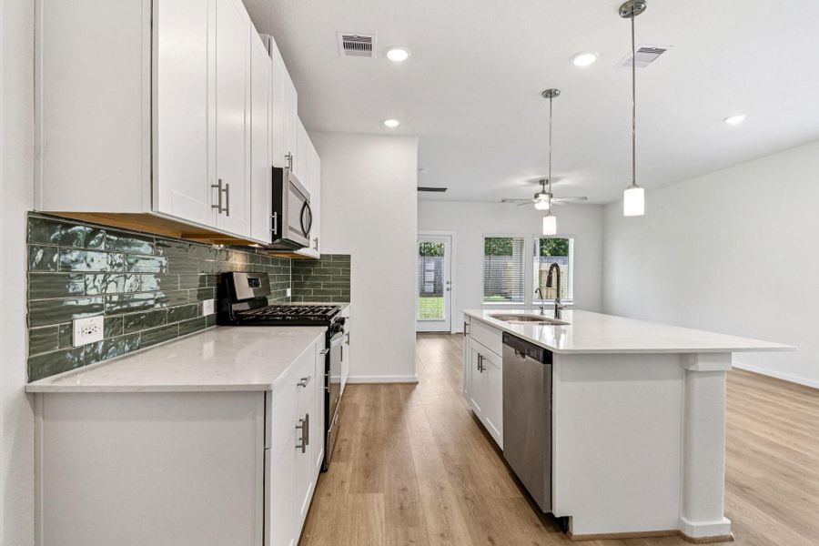 Photo is not of the actual home, but is an inspirational photo of builder’s model home and may depict options, furnishings, and/or decorator features that are not included Photo is not of the actual home, but is an inspirational photo of builder’s model home and may depict options, furnishings, and/or decorator features that are not included